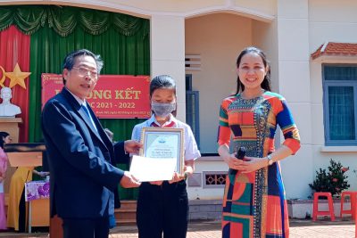 Trao giải thưởng Đại sứ Văn hoá đọc Đắk Lắk 2021.